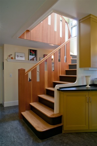 03. sitting steps & kids art shelf